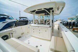 2018 Boston Whaler 380 Outrage thumbnail 9