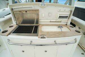 2018 Boston Whaler 380 Outrage thumbnail 20