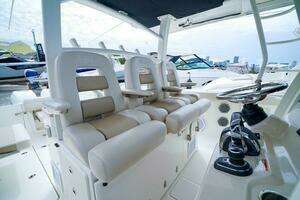 2018 Boston Whaler 380 Outrage thumbnail 22