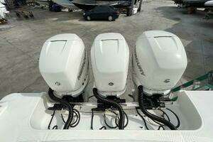 2018 Boston Whaler 380 Outrage thumbnail 41