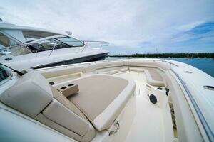 2018 Boston Whaler 380 Outrage thumbnail 7