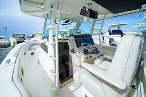 2018 Boston Whaler 380 Outrage thumbnail 19