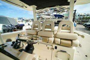 2018 Boston Whaler 380 Outrage thumbnail 18