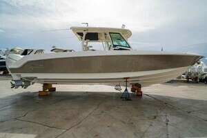 2018 Boston Whaler 380 Outrage thumbnail 1