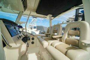 2018 Boston Whaler 380 Outrage thumbnail 36