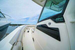 2018 Boston Whaler 380 Outrage thumbnail 31