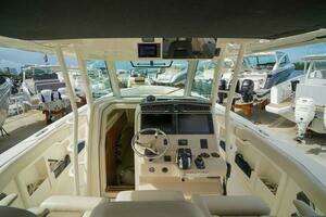 2018 Boston Whaler 380 Outrage thumbnail 16