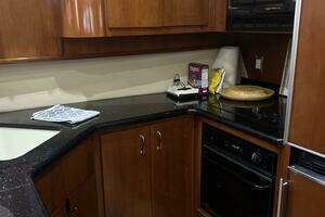 2003 Carver 466 Motor Yacht thumbnail 47