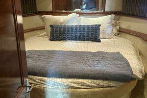 2003 Carver 466 Motor Yacht thumbnail 56