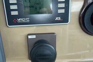 2003 Carver 466 Motor Yacht thumbnail 35
