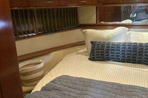 2003 Carver 466 Motor Yacht thumbnail 57