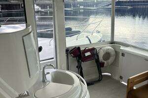 2003 Carver 466 Motor Yacht thumbnail 16