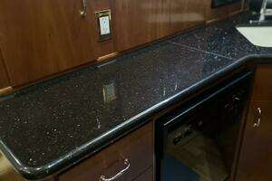 2003 Carver 466 Motor Yacht thumbnail 44