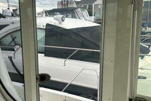 2003 Carver 466 Motor Yacht thumbnail 9