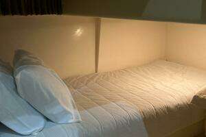 2003 Carver 466 Motor Yacht thumbnail 64