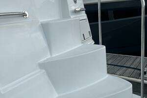2003 Carver 466 Motor Yacht thumbnail 6