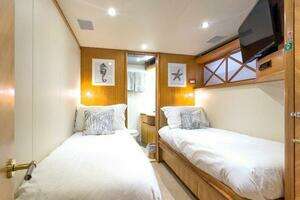 2004 Cheoy Lee 81 Sport Yacht thumbnail 33