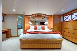 2004 Cheoy Lee 81 Sport Yacht thumbnail 25
