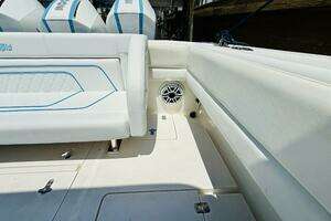 2003 Intrepid 377 thumbnail 30