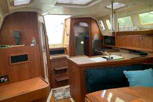 2001 Hunter 340 thumbnail 14
