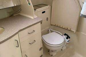 2001 Hunter 340 thumbnail 22