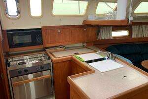 2001 Hunter 340 thumbnail 6