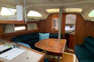 2001 Hunter 340 thumbnail 3