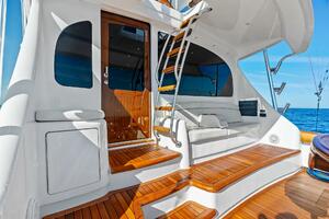 2023 Viking 64 Convertible- SIN PELO- Cockpit