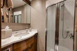 2023 Viking 64 Convertible- SIN PELO- Guest Head