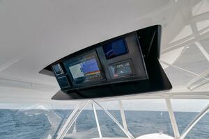2023 Viking 64 Convertible- SIN PELO- Helm