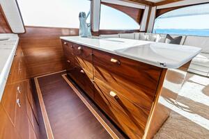 2023 Viking 64 Convertible- SIN PELO- Galley