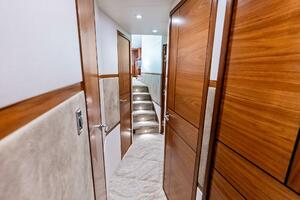 2023 Viking 64 Convertible- SIN PELO- Companionway