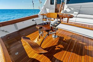 2023 Viking 64 Convertible- SIN PELO- Cockpit