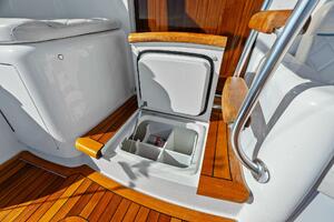 2023 Viking 64 Convertible- SIN PELO- Cockpit