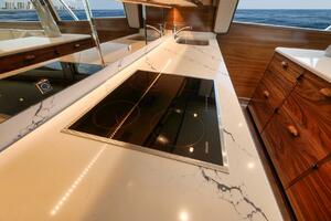 2023 Viking 64 Convertible- SIN PELO- Galley