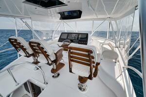 2023 Viking 64 Convertible- SIN PELO- Helm