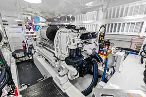 2023 Viking 64 Convertible- SIN PELO- Engine Room