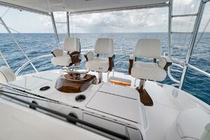 2023 Viking 64 Convertible- SIN PELO- Helm