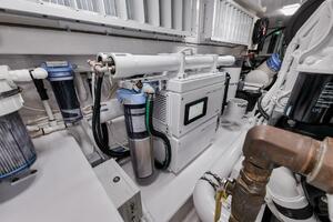 2023 Viking 64 Convertible- SIN PELO- Engine Room