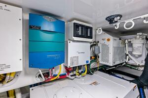 2023 Viking 64 Convertible- SIN PELO- Engine Room