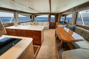 2023 Viking 64 Convertible- SIN PELO- Dinnette