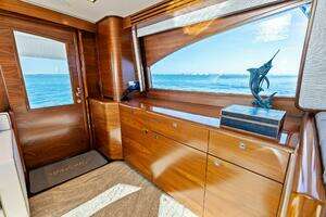 2023 Viking 64 Convertible thumbnail 8