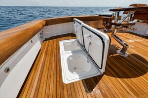 2023 Viking 64 Convertible- SIN PELO- Cockpit
