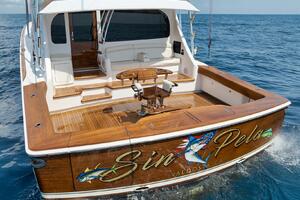 2023 Viking 64 Convertible- SIN PELO- Transom