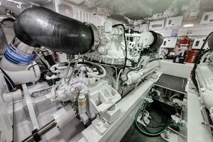 2023 Viking 64 Convertible- SIN PELO- Engine Room