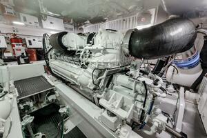 2023 Viking 64 Convertible- SIN PELO- Engine Room