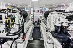 2023 Viking 64 Convertible- SIN PELO- Engine Room