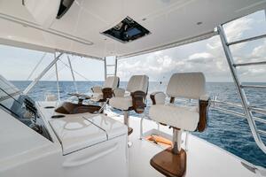 2023 Viking 64 Convertible- SIN PELO- Helm
