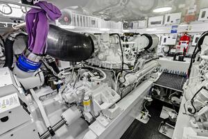 2023 Viking 64 Convertible- SIN PELO- Engine Room