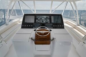2023 Viking 64 Convertible- SIN PELO- Helm